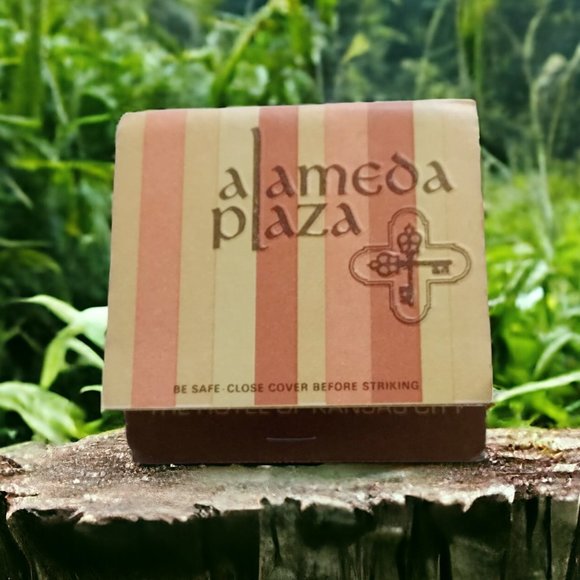 1980s Alameda Plaza KCMO Full Unstruck Matchbook - Picture 2 of 7